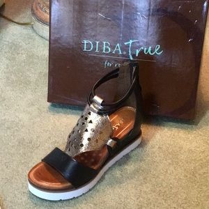 NWB Diba True black and bronze wedge sandals size 7